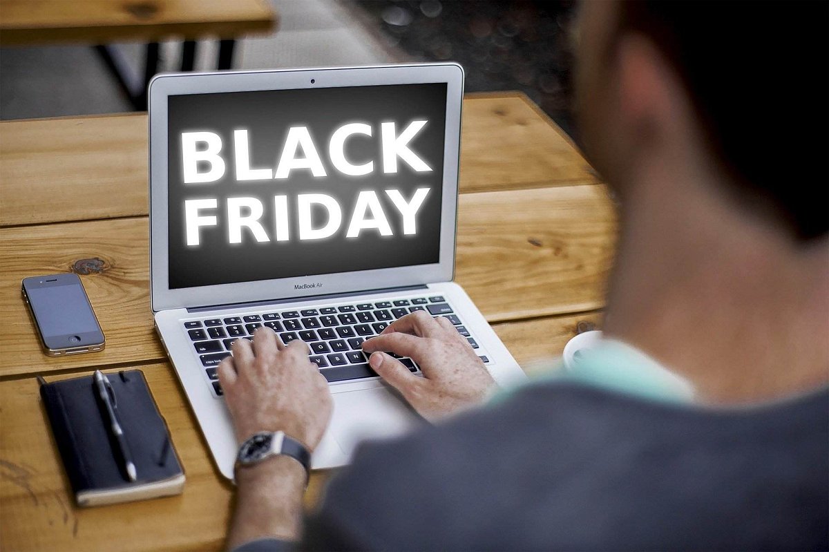 online-shopping-Black-Friday-04