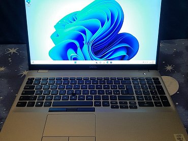 Dell latitude 5511 i7 16gb ram 1tb ssd 7